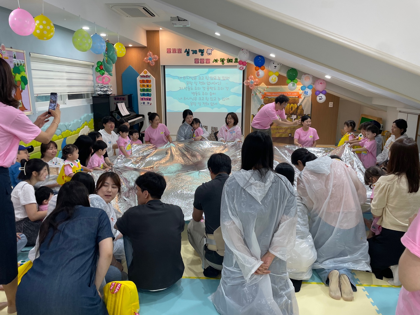 2 둘째날 (46-1) 복음의 빛 스카프 (20).jpg : 7월 14일 주일 영아부 여름성경학교 둘째날