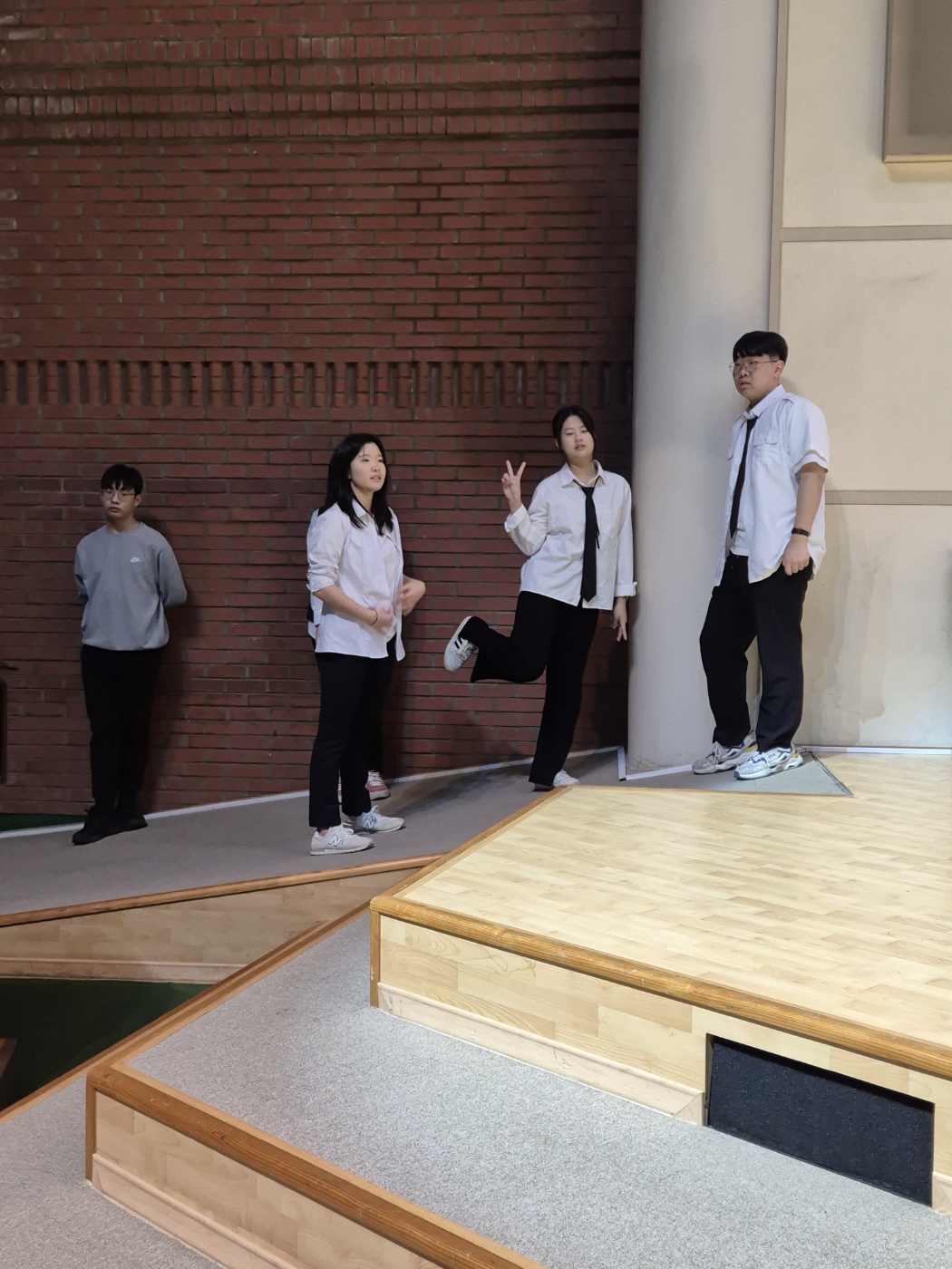 KakaoTalk_20241224_024715753_04.jpg : 12월 22일 고등부 성탄발표회 연습과 공연 사진입니다!
