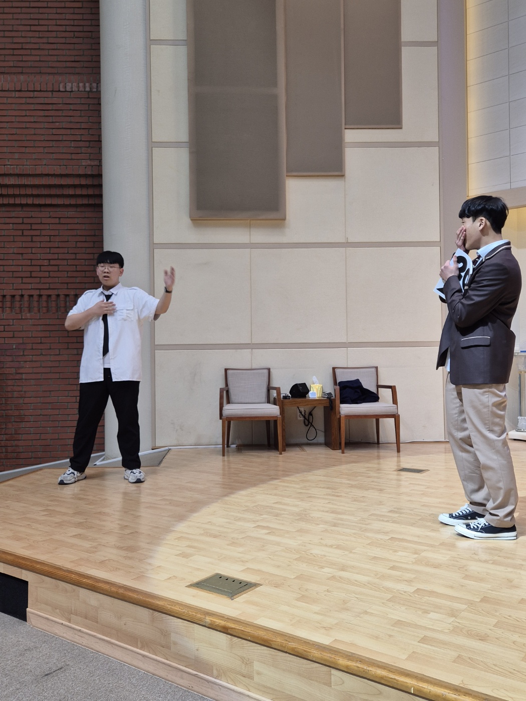 KakaoTalk_20241224_024715753_15.jpg : 12월 22일 고등부 성탄발표회 연습과 공연 사진입니다!