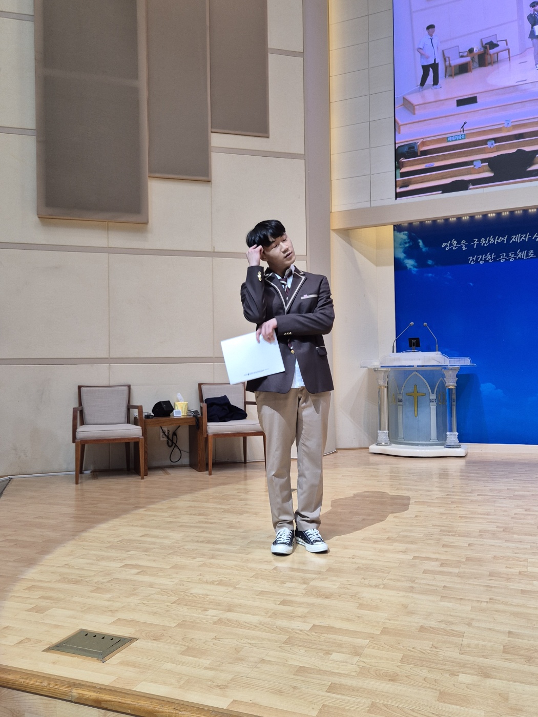 KakaoTalk_20241224_024715753_14.jpg : 12월 22일 고등부 성탄발표회 연습과 공연 사진입니다!