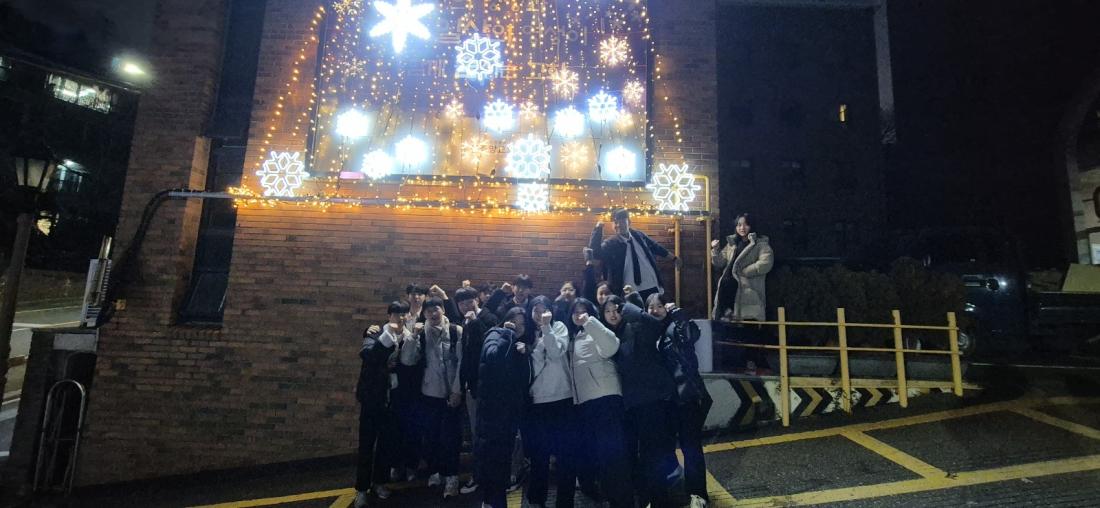 KakaoTalk_20241224_024715753_17.jpg : 12월 22일 고등부 성탄발표회 연습과 공연 사진입니다!