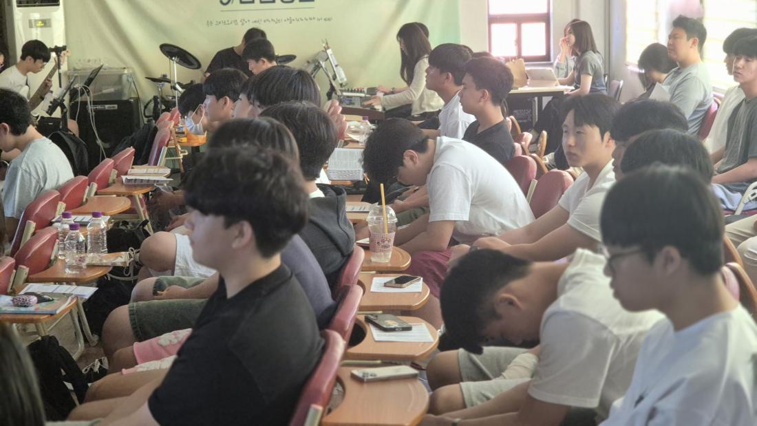 KakaoTalk_20250906_153352662_06.jpg : 7월 27일 고증부 예배 사진입니다~
