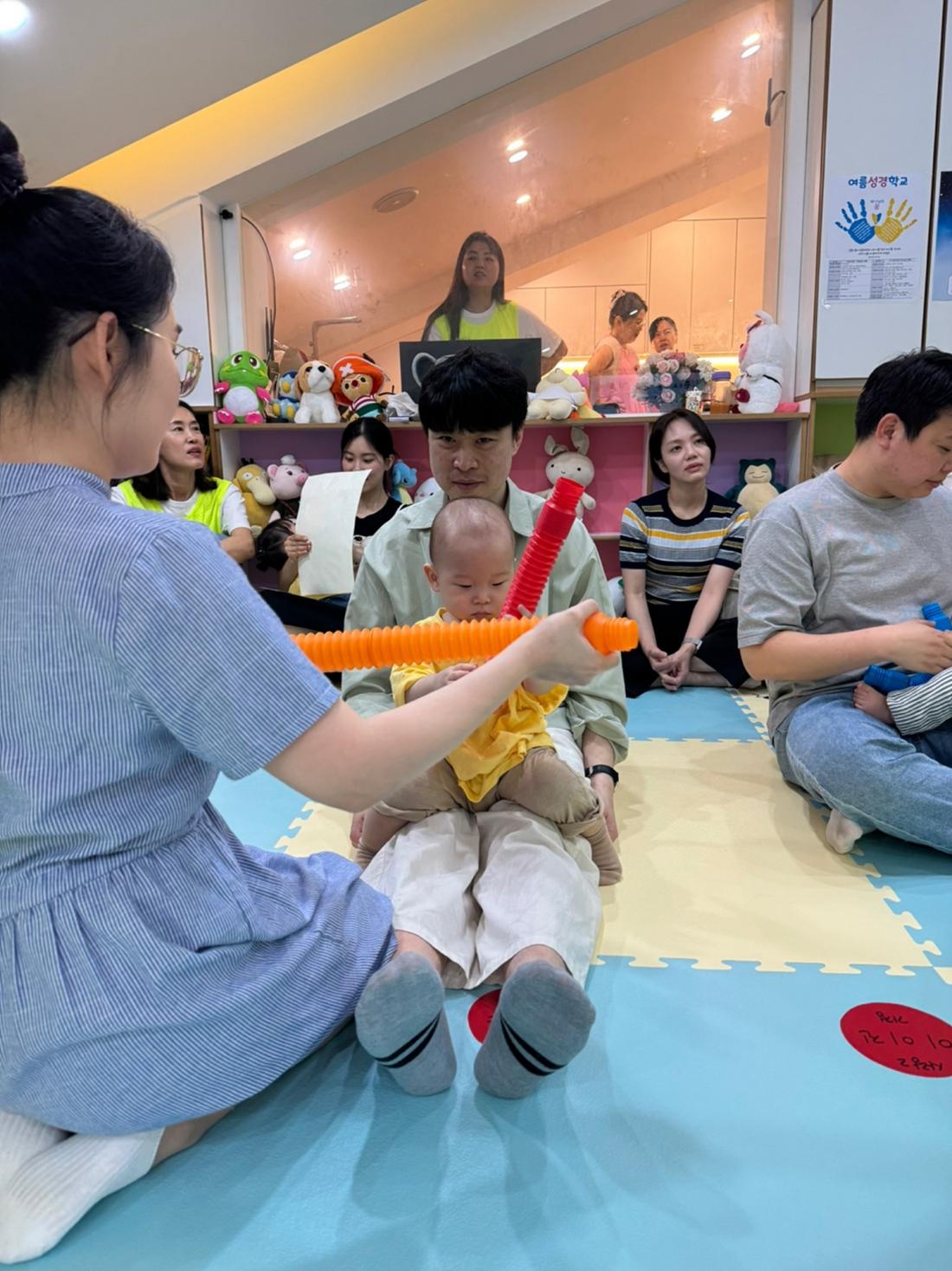 2 하나님의 꿈을 이어가는 가정 팝튜브 활동2 (3).jpg : 20250713 영아부 여름성경학교 둘째날