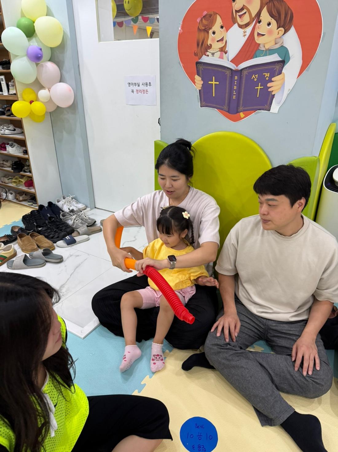 2 하나님의 꿈을 이어가는 가정 팝튜브 활동 (1).jpg : 20250713 영아부 여름성경학교 둘째날