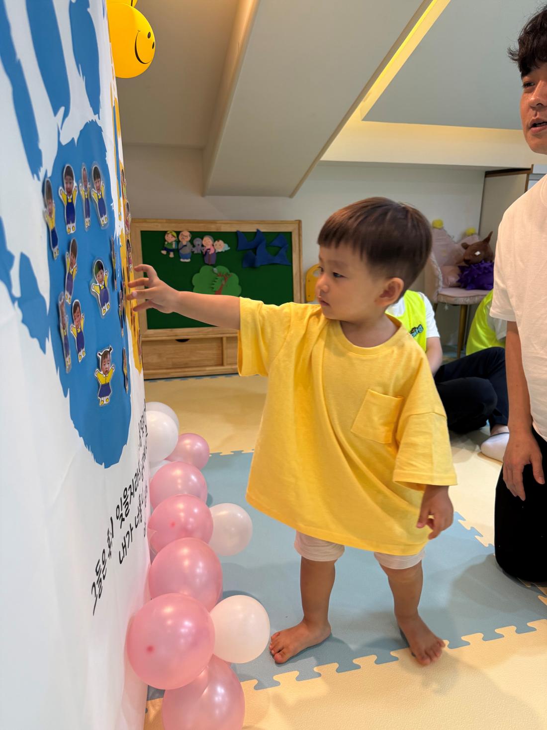 3 하나님의 손에 새겨져 있어요 (61).jpg : 20250713 영아부 여름성경학교 둘째날