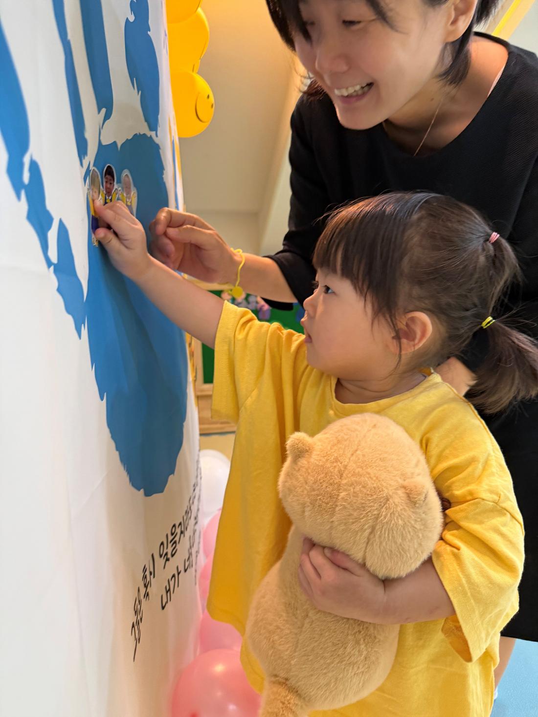 3 하나님의 손에 새겨져 있어요 (13).jpg : 20250713 영아부 여름성경학교 둘째날