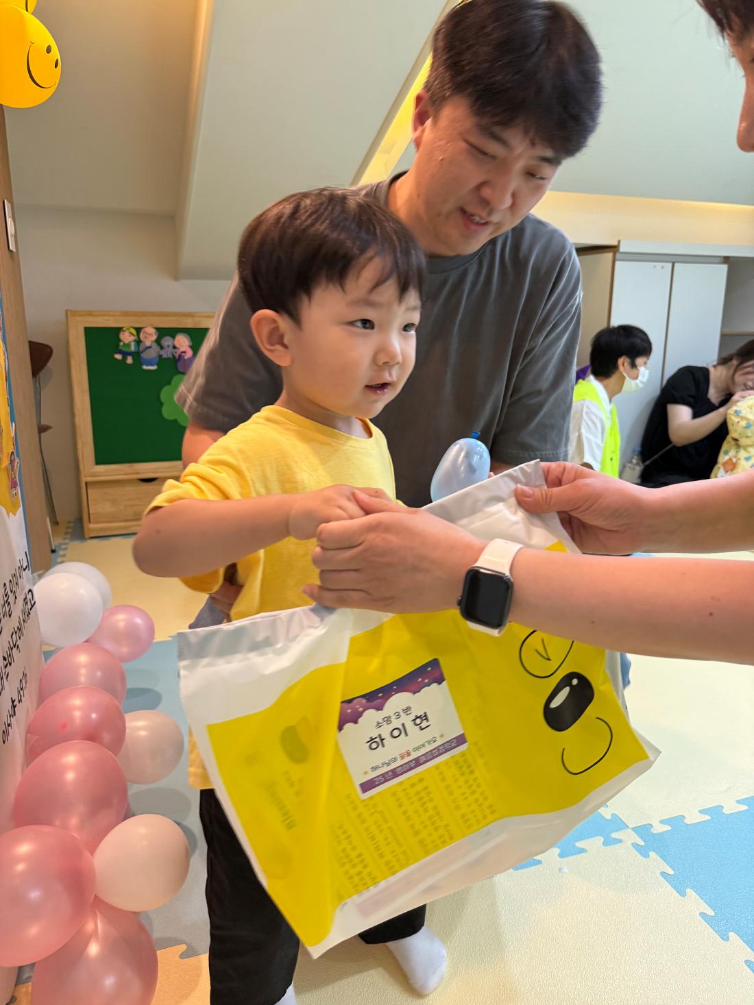 3 하나님의 손에 새겨져 있어요 (85).jpg : 20250713 영아부 여름성경학교 둘째날