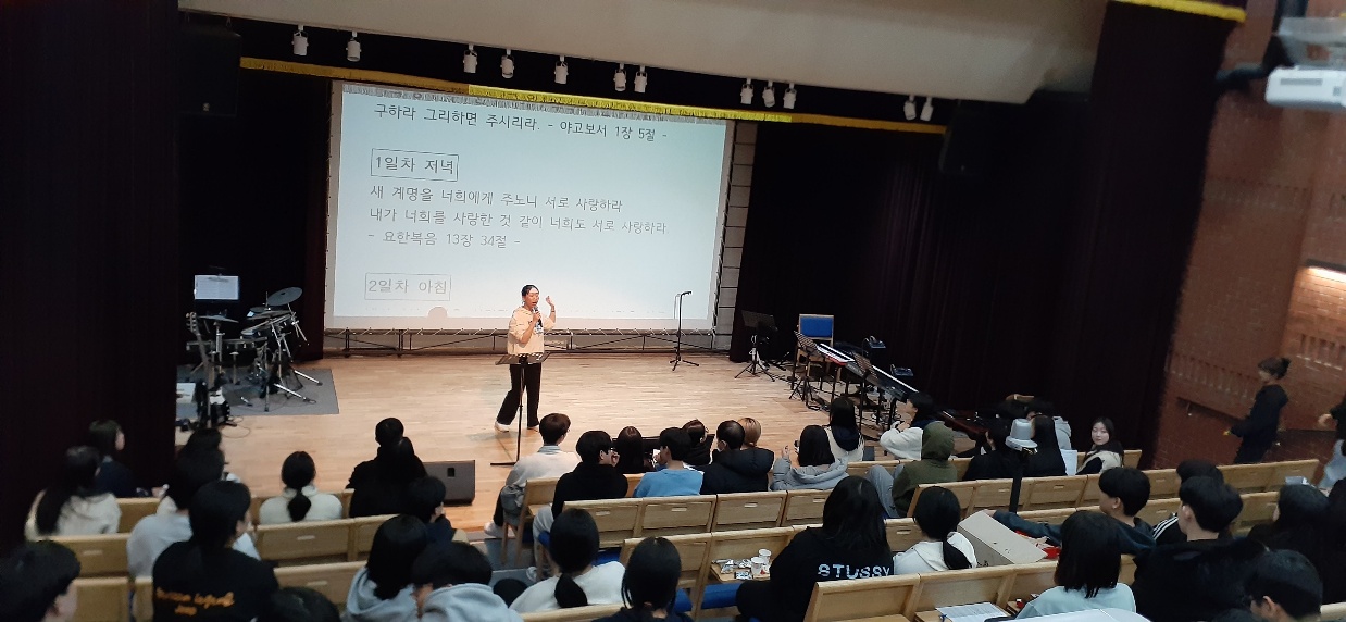 KakaoTalk_20240222_022510666_16.jpg : 고등부 겨울수련회 1일차 사진입니다