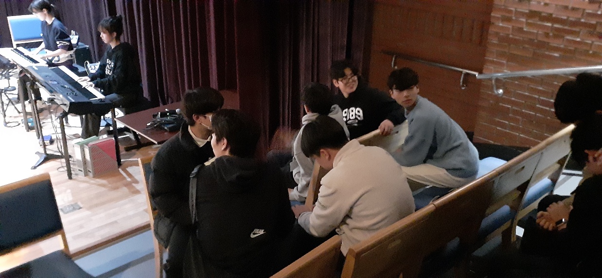 KakaoTalk_20240222_022632438_06.jpg : 고등부 겨울수련회 1일차 사진입니다