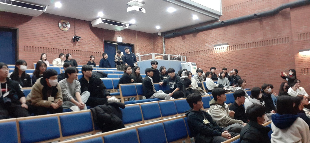 KakaoTalk_20240222_022510666_11.jpg : 고등부 겨울수련회 1일차 사진입니다