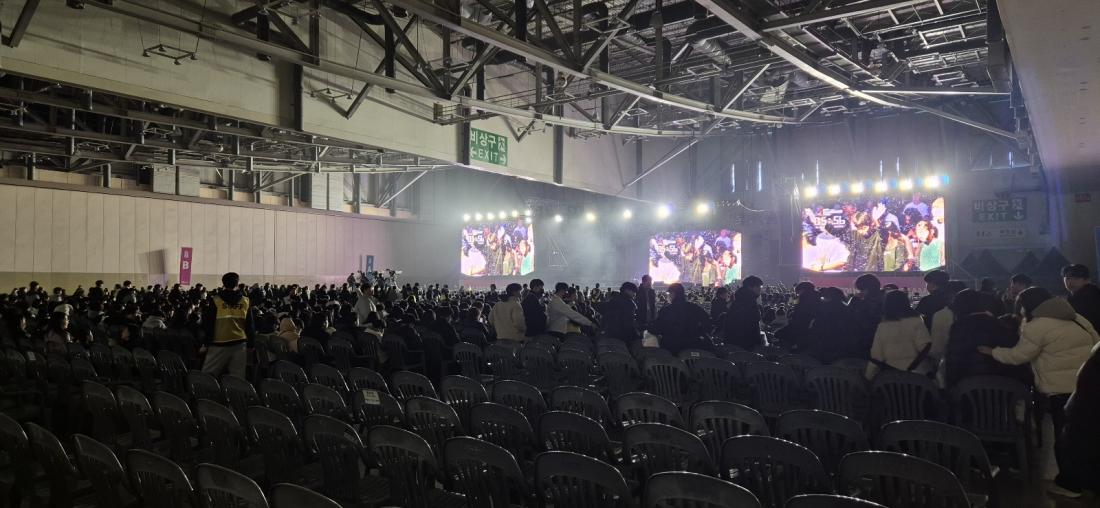 KakaoTalk_20250109_212318207.jpg : 2025년 1월 7일 고등부 겨울수련회 사진입니다~