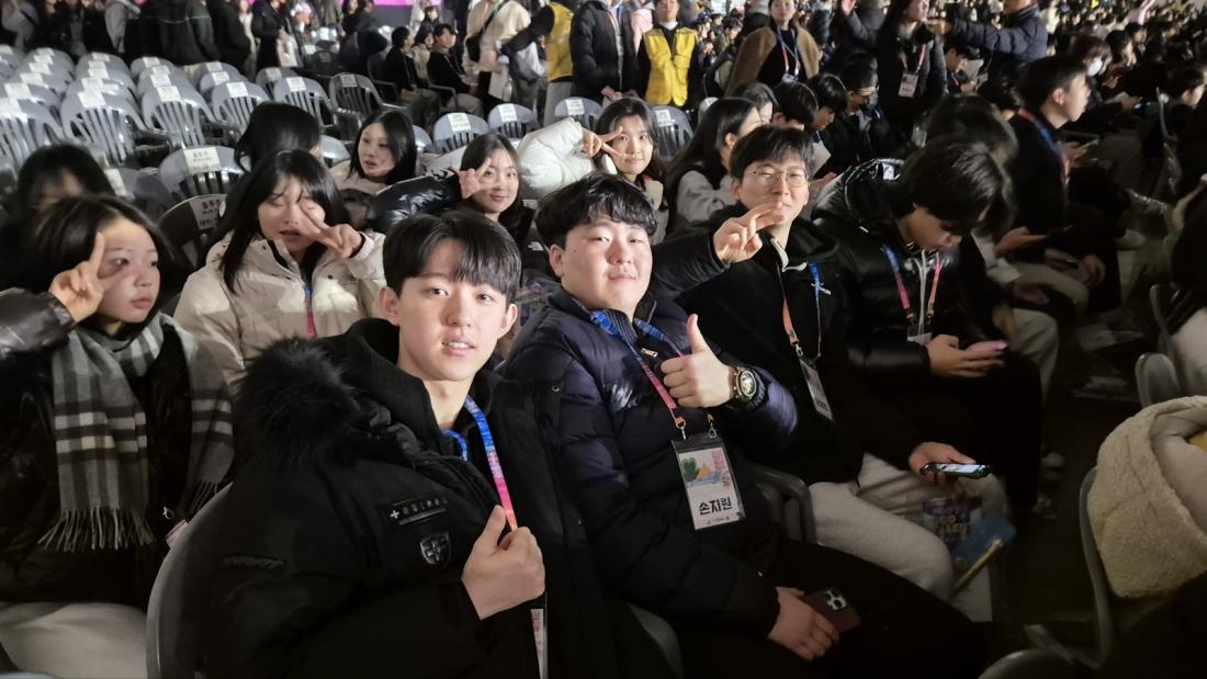 KakaoTalk_20250109_212318207_02.jpg : 2025년 1월 7일 고등부 겨울수련회 사진입니다~