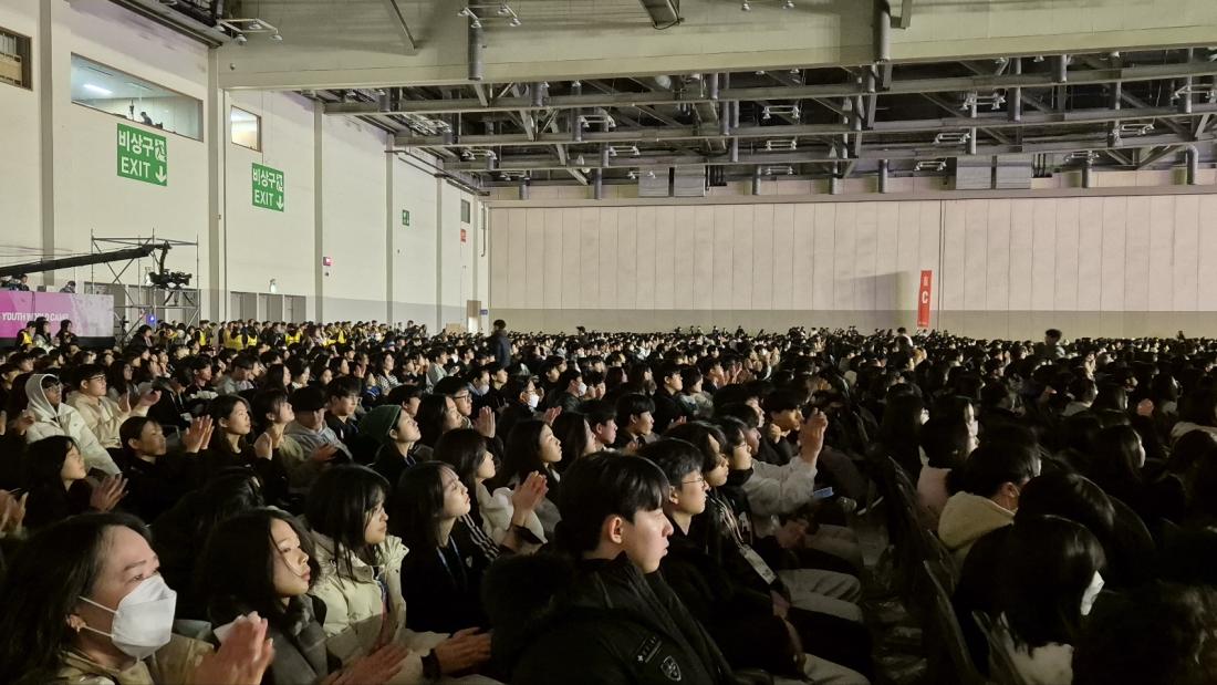 KakaoTalk_20250109_212318207_04.jpg : 2025년 1월 7일 고등부 겨울수련회 사진입니다~
