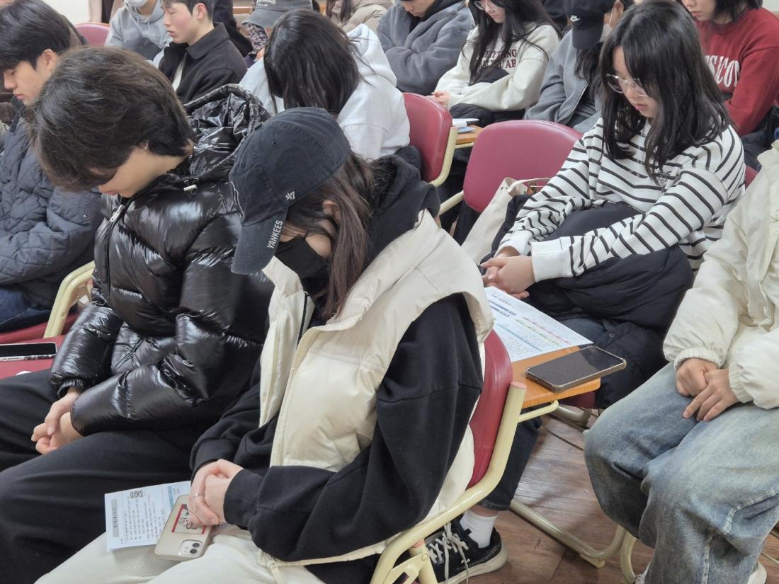 KakaoTalk_20250119_215429629_12.jpg : 2025년 1월 19일 고등부 예배 사진입니다~