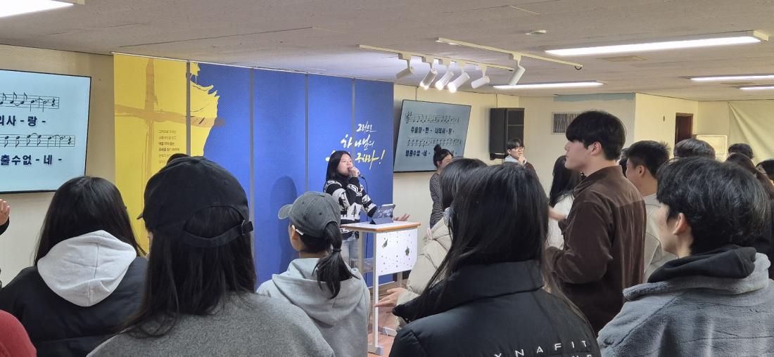 KakaoTalk_20250119_215429629_03.jpg : 2025년 1월 19일 고등부 예배 사진입니다~