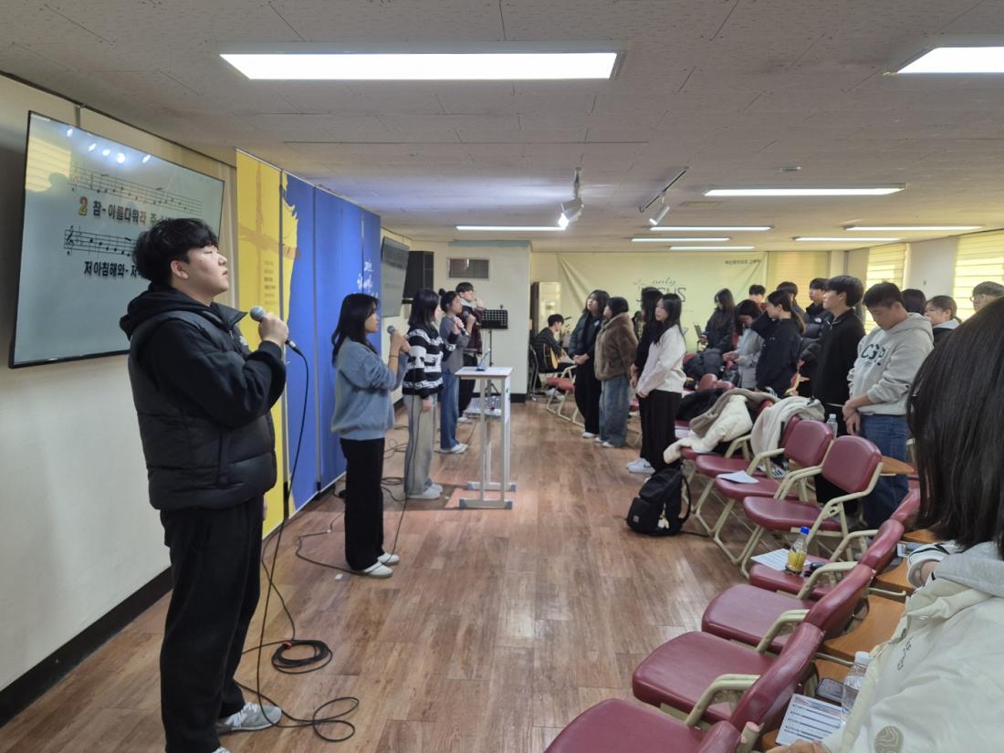KakaoTalk_20250119_215429629.jpg : 2025년 1월 19일 고등부 예배 사진입니다~