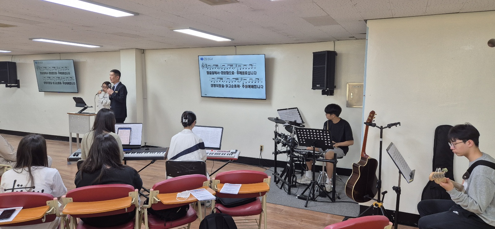 KakaoTalk_20240428_223242661_07.jpg : 4/28 고등부 예배 사진입니다