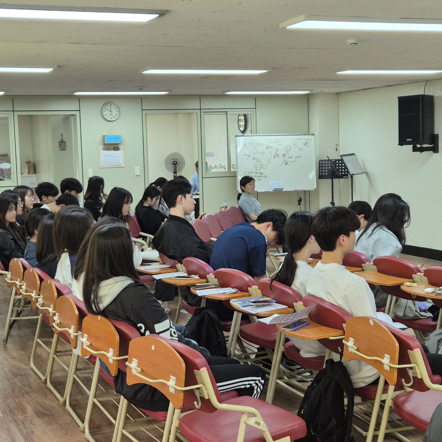 KakaoTalk_20240428_223242661_06.jpg : 4/28 고등부 예배 사진입니다