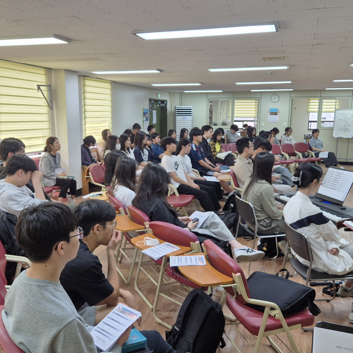 KakaoTalk_20240428_223242661_05.jpg : 4/28 고등부 예배 사진입니다