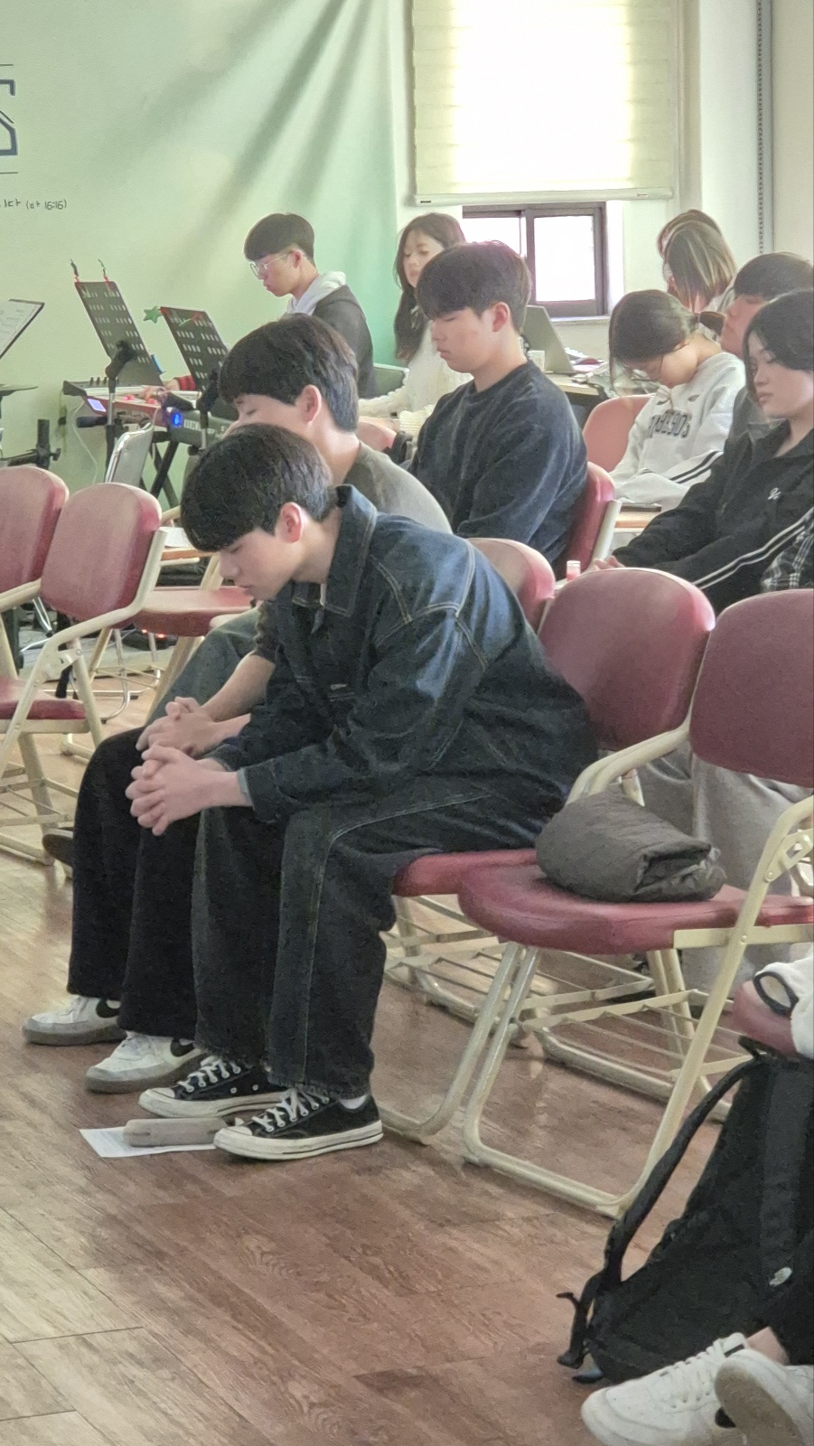 KakaoTalk_20250426_011315787_08.jpg : 4월 6일 고등부 예배 사진입니다~