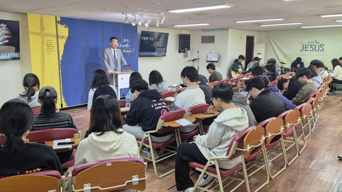 KakaoTalk_20250426_011315787_06.jpg : 4월 6일 고등부 예배 사진입니다~