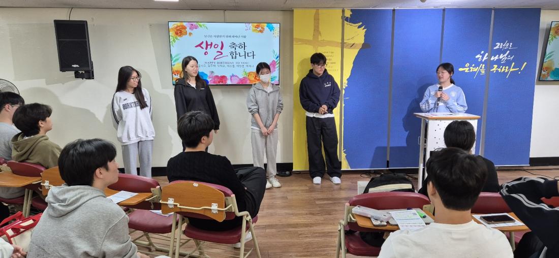 KakaoTalk_20241103_224815515_10.jpg : 11월 3일 고등부 예배 사진입니다