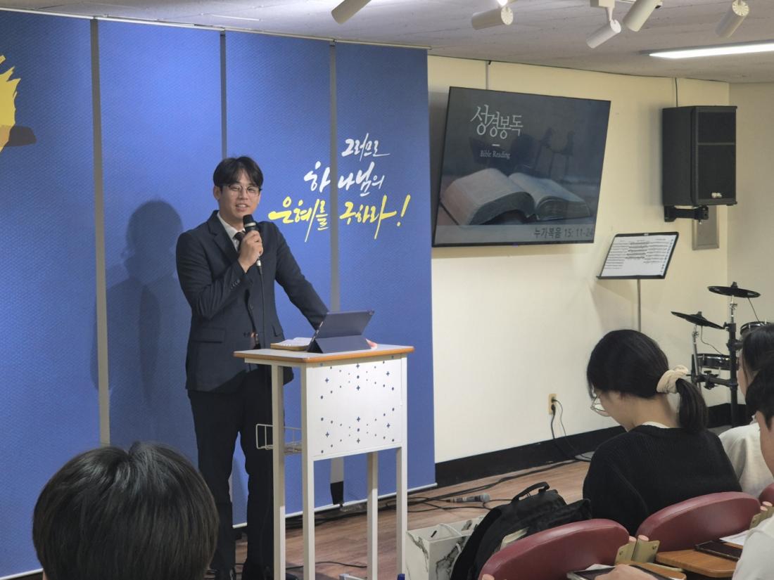 KakaoTalk_20241103_224815515_04.jpg : 11월 3일 고등부 예배 사진입니다