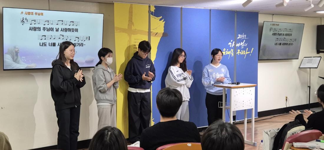 KakaoTalk_20241103_224815515_11.jpg : 11월 3일 고등부 예배 사진입니다