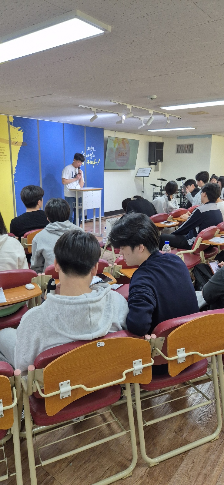 KakaoTalk_20241103_224815515_09.jpg : 11월 3일 고등부 예배 사진입니다
