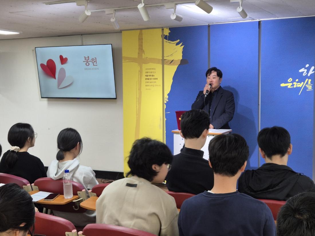 KakaoTalk_20241103_224815515_03.jpg : 11월 3일 고등부 예배 사진입니다
