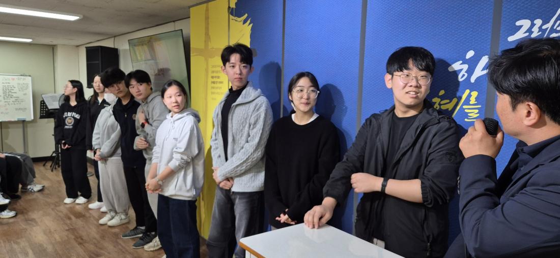 KakaoTalk_20241103_224815515_12.jpg : 11월 3일 고등부 예배 사진입니다