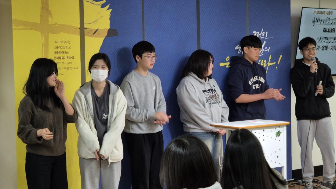KakaoTalk_20250426_011346611_17.jpg : 4월 13일 고등부 예배 사진입니다~