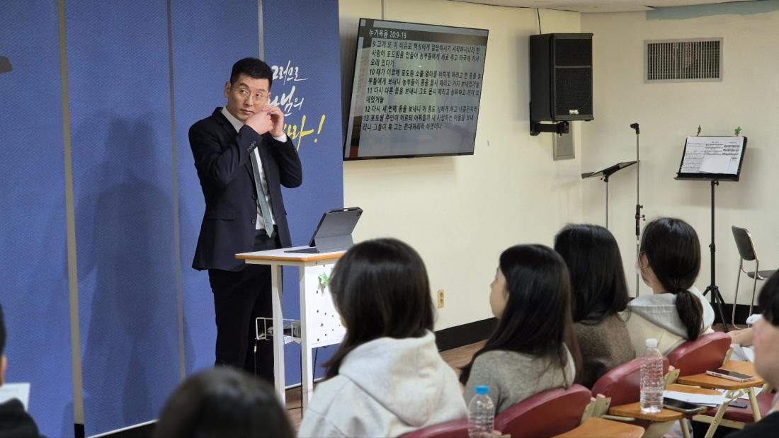 KakaoTalk_20250426_011346611_04.jpg : 4월 13일 고등부 예배 사진입니다~