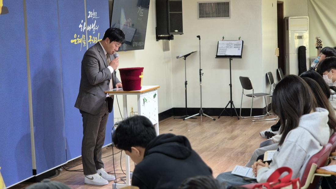 KakaoTalk_20250426_011346611_03.jpg : 4월 13일 고등부 예배 사진입니다~