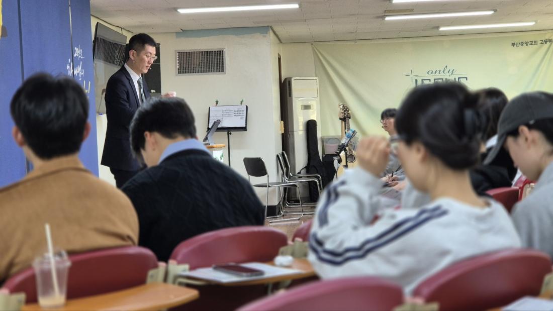 KakaoTalk_20250426_011346611_05.jpg : 4월 13일 고등부 예배 사진입니다~