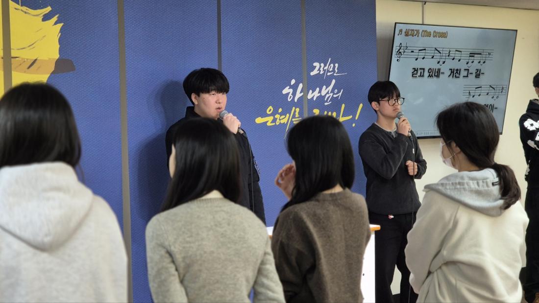KakaoTalk_20250426_011346611.jpg : 4월 13일 고등부 예배 사진입니다~