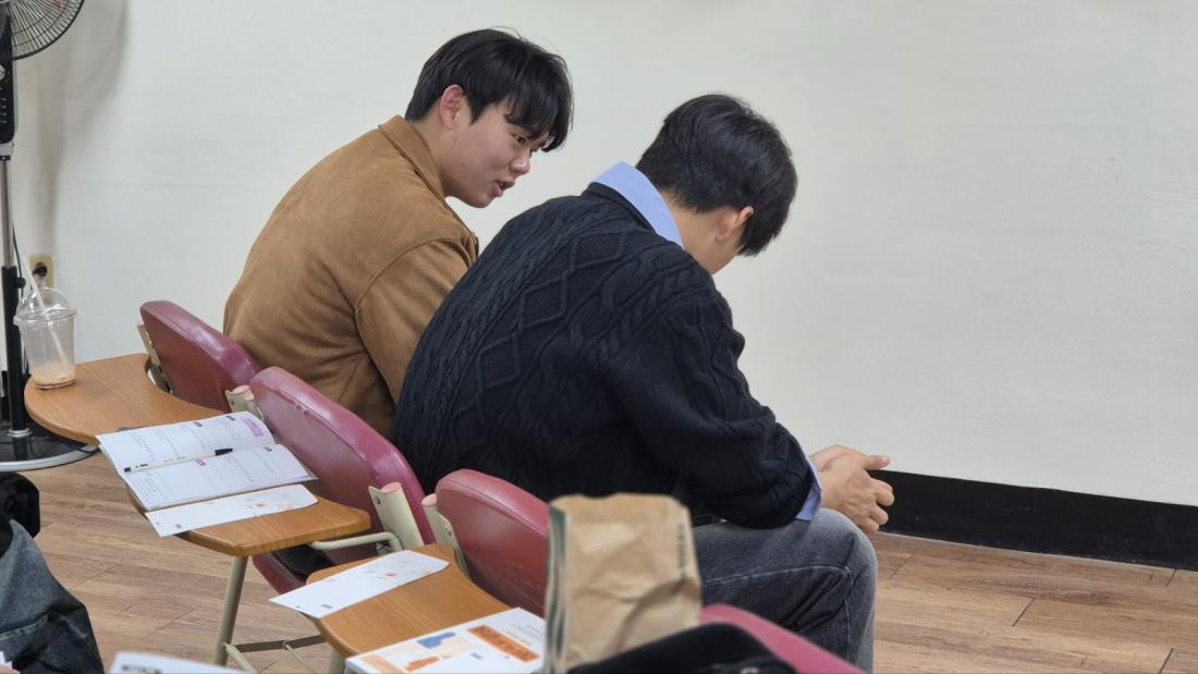 KakaoTalk_20250426_011346611_07.jpg : 4월 13일 고등부 예배 사진입니다~