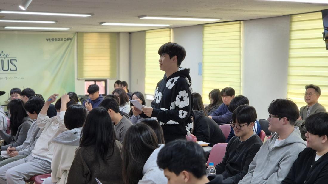 KakaoTalk_20250426_011346611_08.jpg : 4월 13일 고등부 예배 사진입니다~