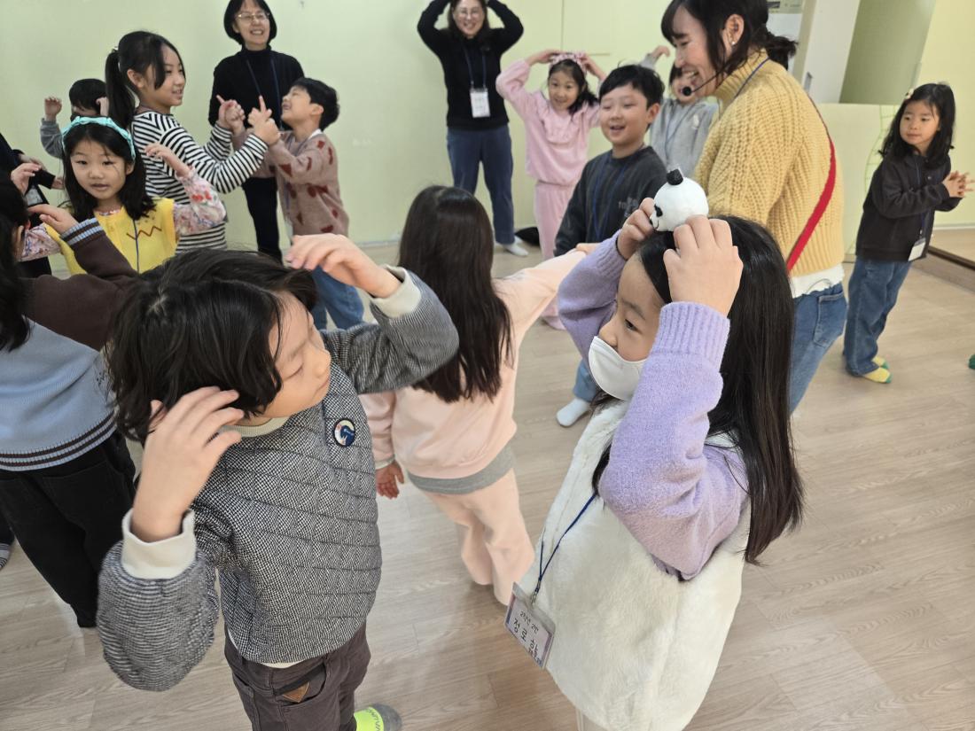 KakaoTalk_20260104_162006445_07.jpg : 2026 유년부 첫 예배 모습입니다^^