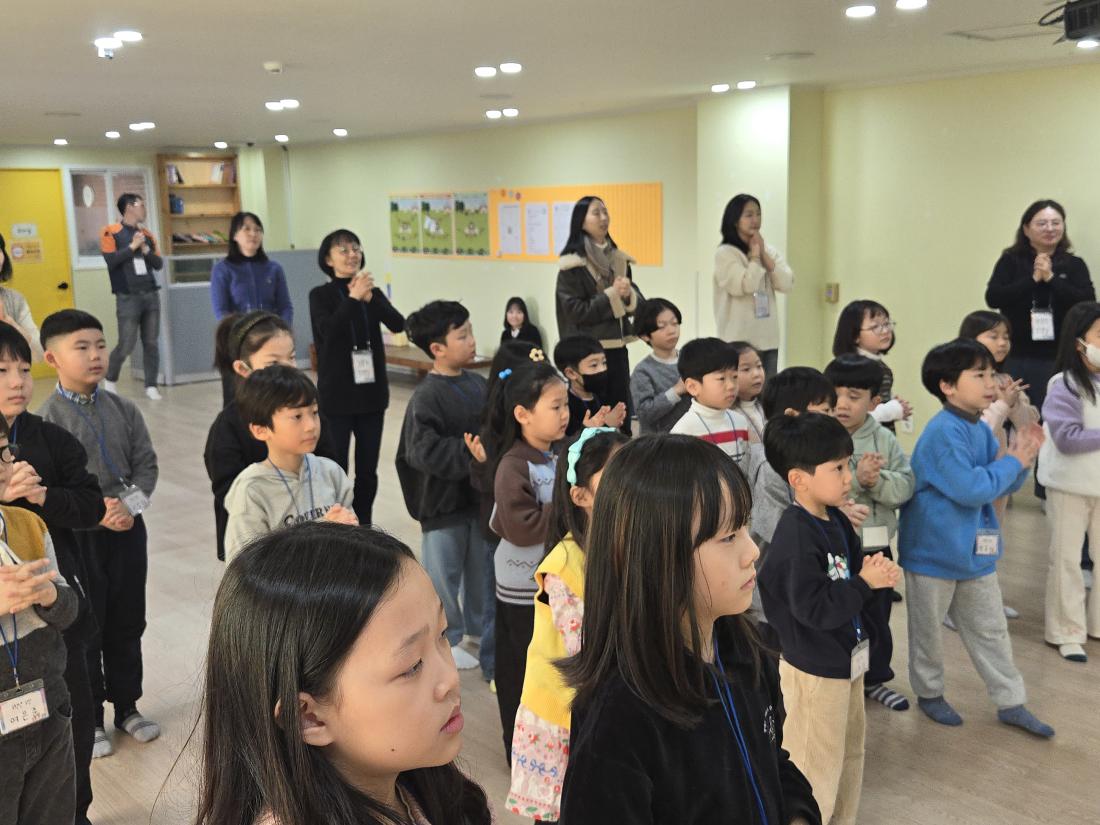 KakaoTalk_20260104_161800844_24.jpg : 2026 유년부 첫 예배 모습입니다^^
