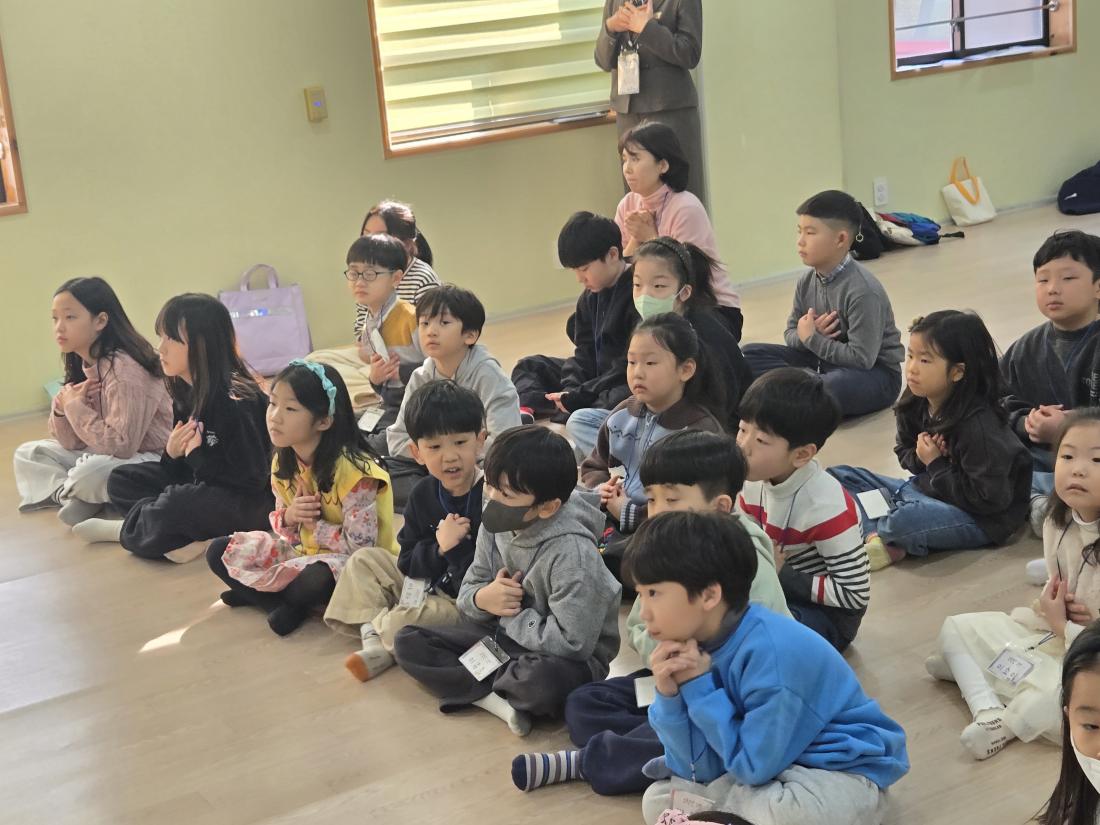 KakaoTalk_20260104_161800844_21.jpg : 2026 유년부 첫 예배 모습입니다^^