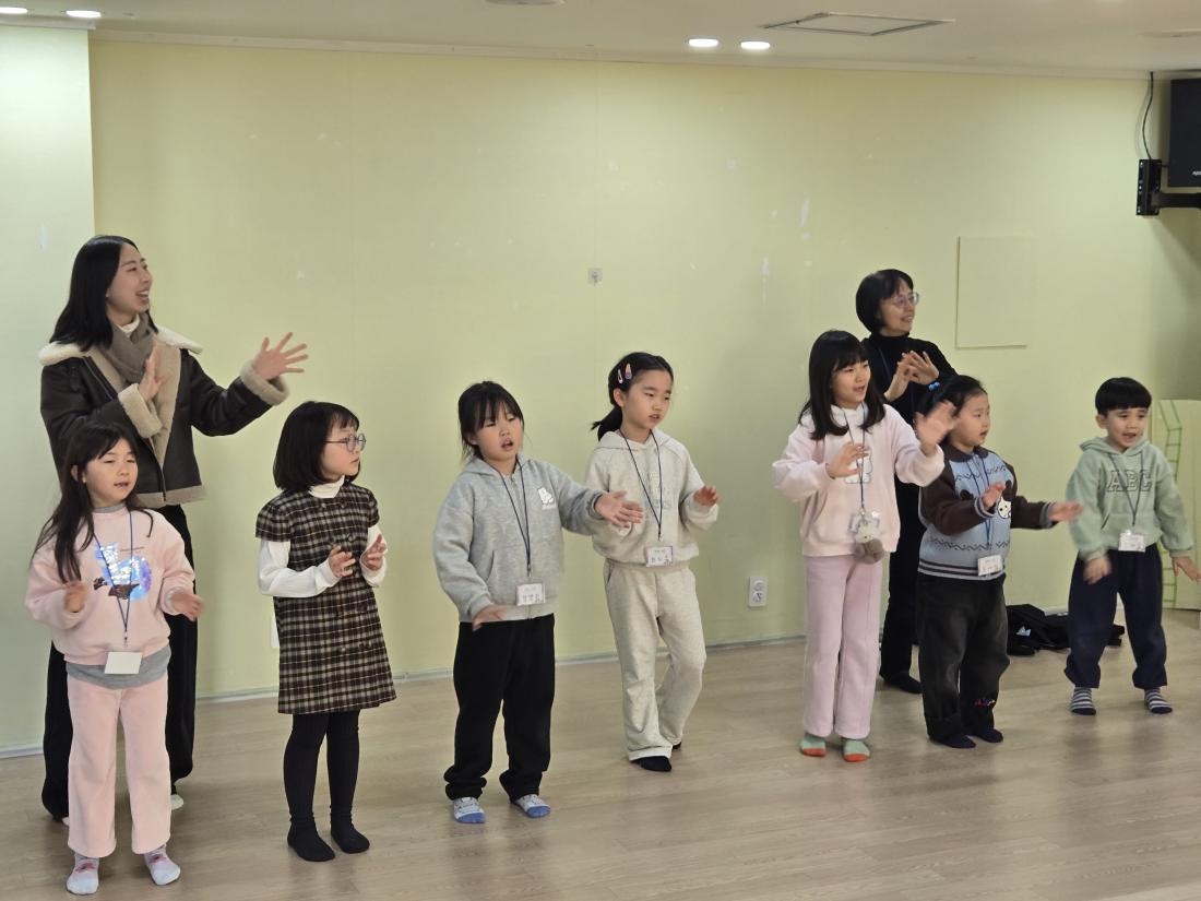 KakaoTalk_20260104_162006445_22.jpg : 2026 유년부 첫 예배 모습입니다^^