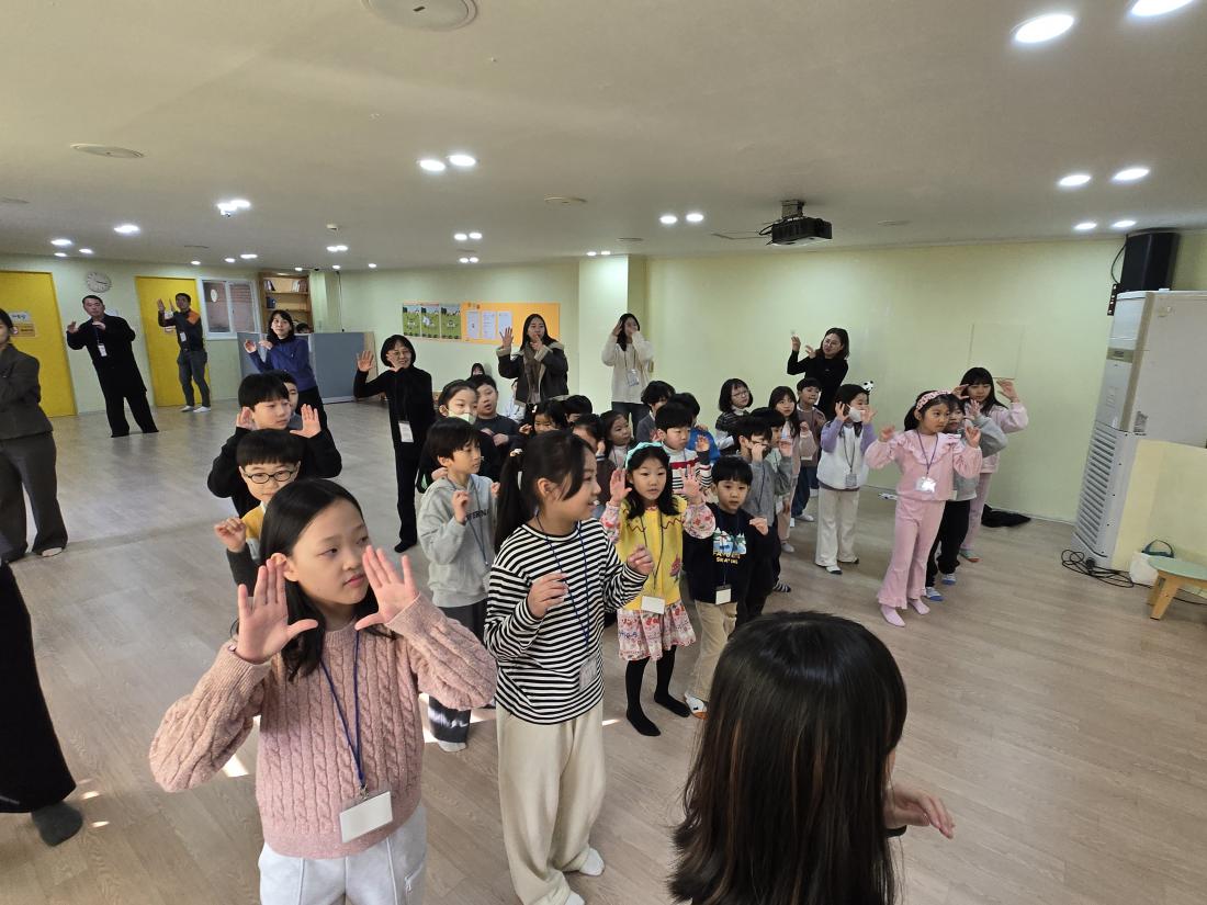 KakaoTalk_20260104_161800844_30.jpg : 2026 유년부 첫 예배 모습입니다^^