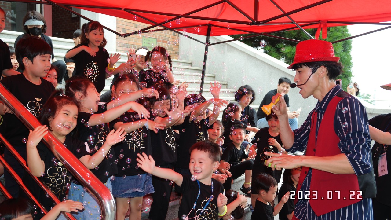 BandPhoto_2023_07_24_18_44_35_24.jpg : 2023년 7월 22일 유치부 <여름성경학교 첫째날>
