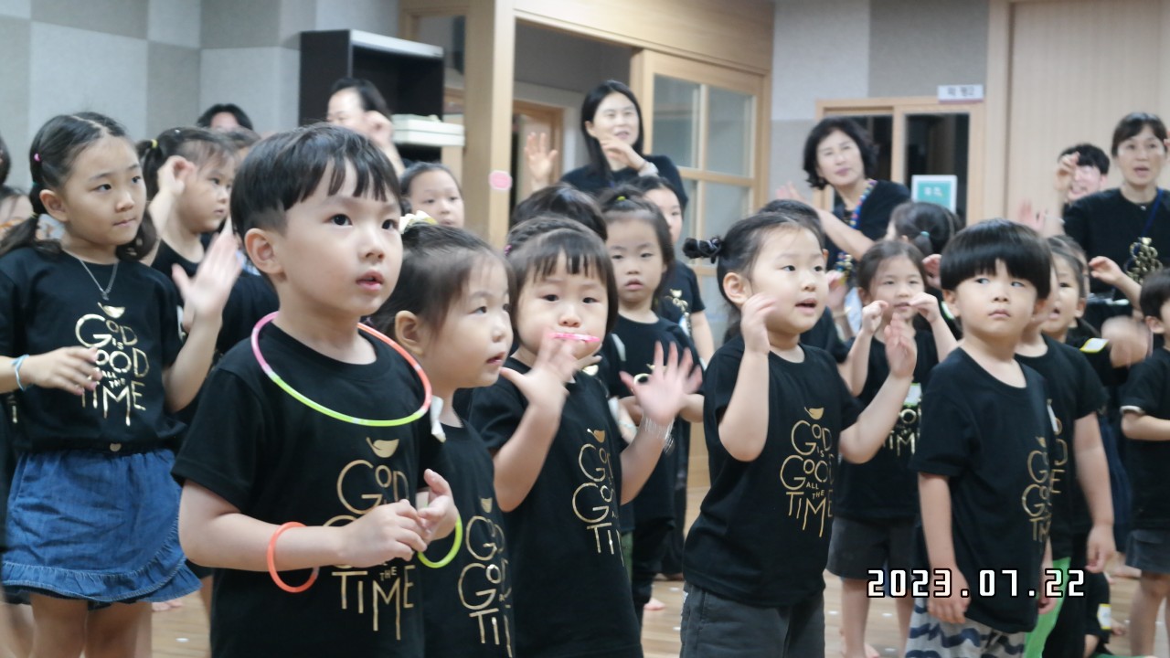 BandPhoto_2023_07_24_18_45_03_16.jpg : 2023년 7월 22일 유치부 <여름성경학교 첫째날>