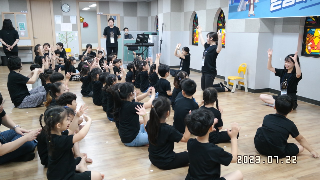 BandPhoto_2023_07_24_18_44_10_10.jpg : 2023년 7월 22일 유치부 <여름성경학교 첫째날>