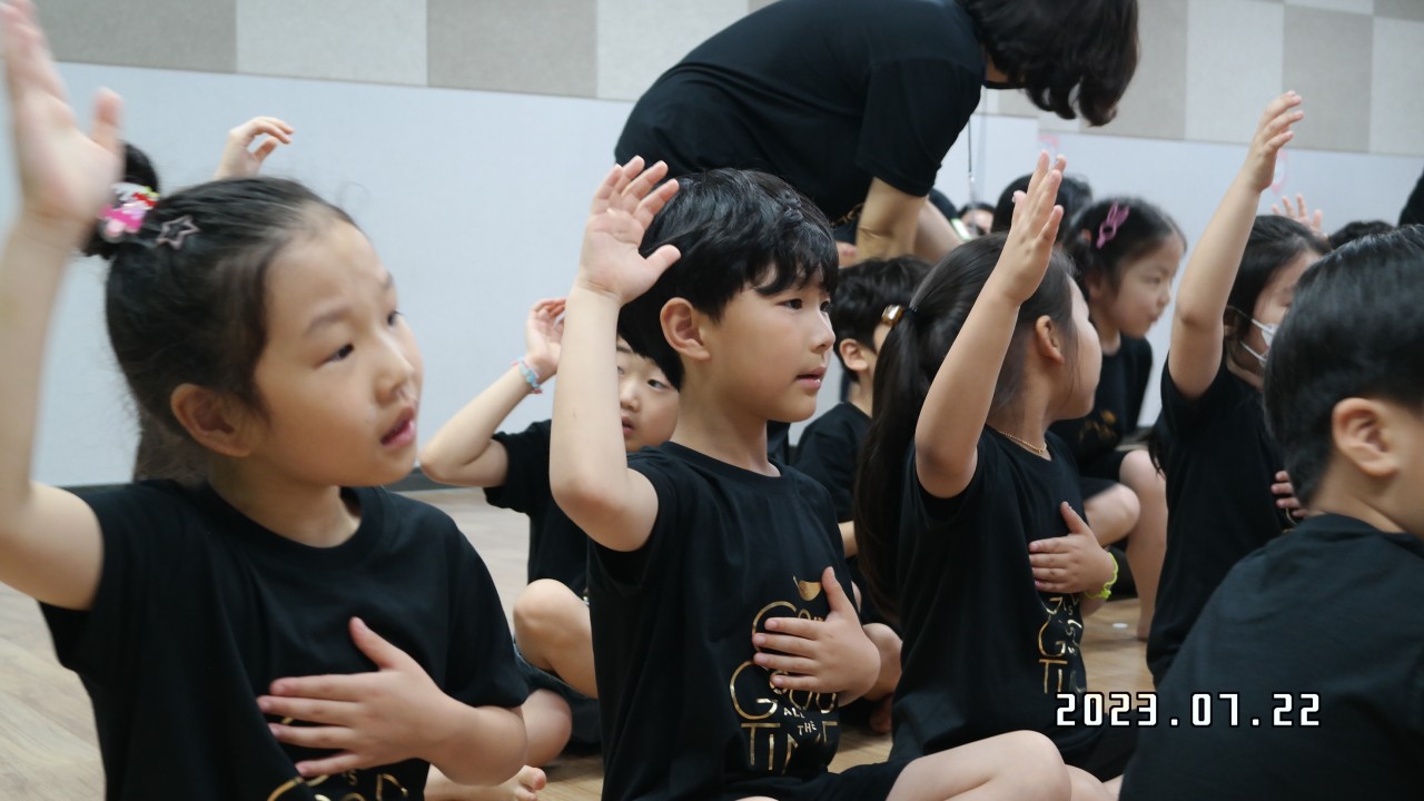 BandPhoto_2023_07_24_18_44_10_14.jpg : 2023년 7월 22일 유치부 <여름성경학교 첫째날>