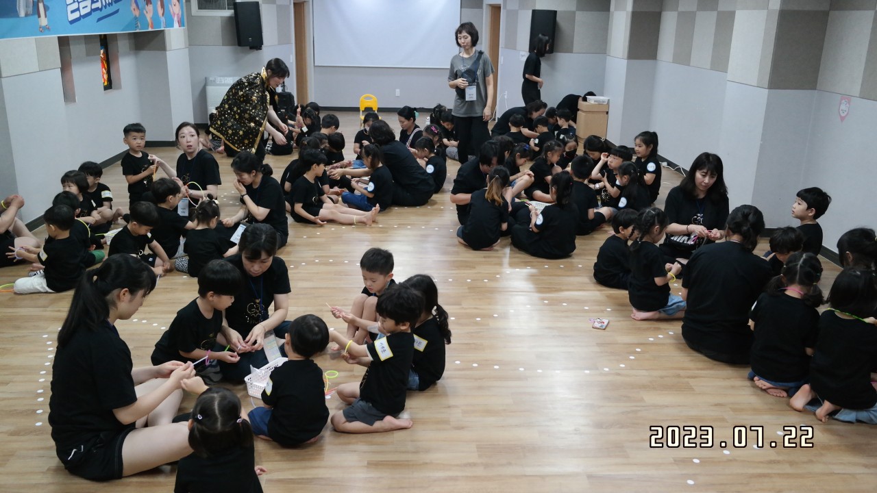 BandPhoto_2023_07_24_18_44_35_10.jpg : 2023년 7월 22일 유치부 <여름성경학교 첫째날>