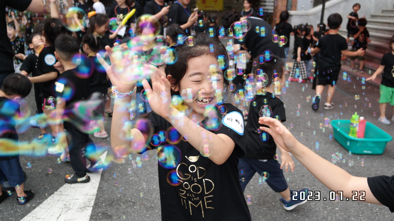 BandPhoto_2023_07_24_18_44_35_45.jpg : 2023년 7월 22일 유치부 <여름성경학교 첫째날>