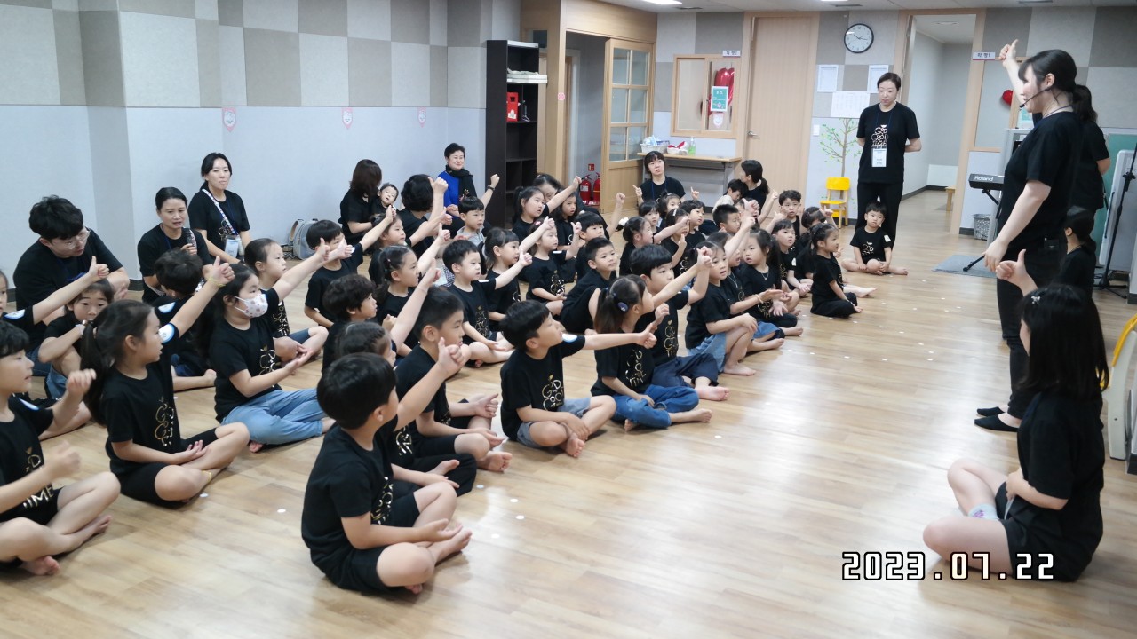 BandPhoto_2023_07_24_18_44_10_11.jpg : 2023년 7월 22일 유치부 <여름성경학교 첫째날>